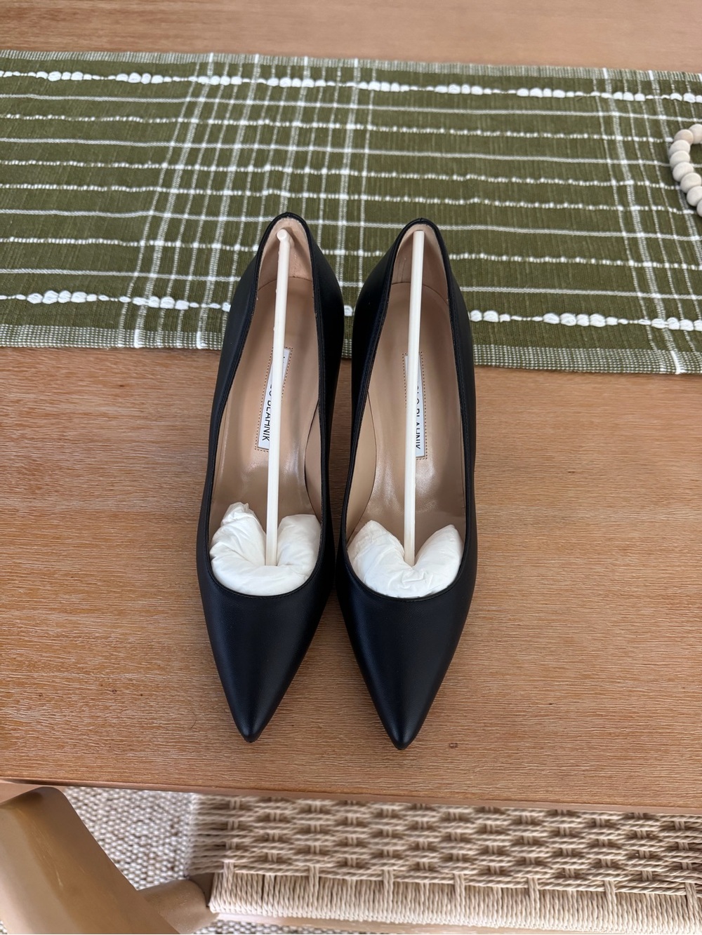 Manolo Blahnik Black Tora Leather Pumps 37.5